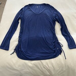 GapFit maternity blue ruched t-shirt